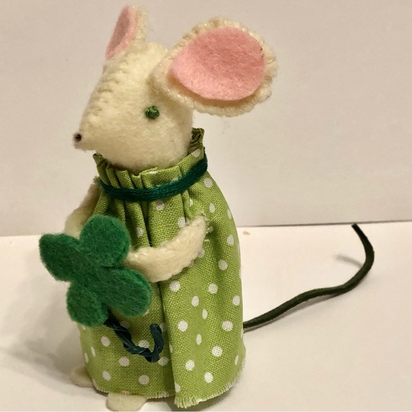 CYNTHESIS Other - Good luck felt mouse hand-sewn felt Shamrock clover mouse hand crafted